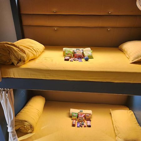 Sinhassan Dormitory Hostel Juhu Мумбаї Екстер'єр фото