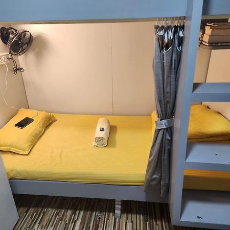 Sinhassan Dormitory Hostel Juhu Мумбаї Екстер'єр фото