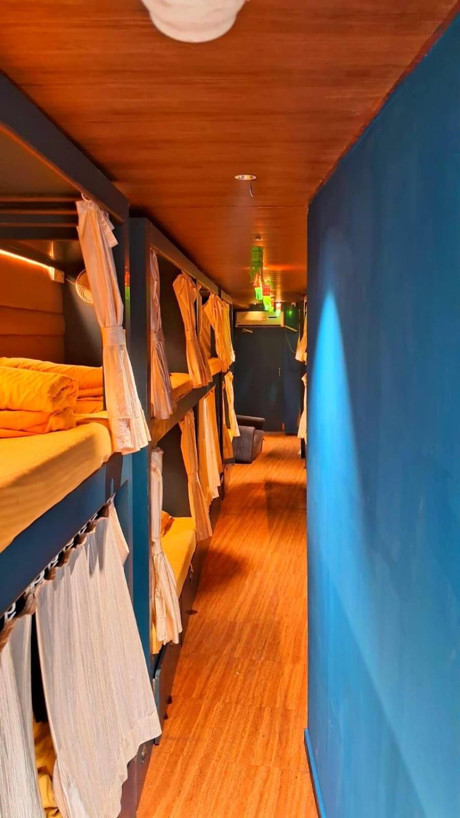 Sinhassan Dormitory Hostel Juhu Мумбаї Екстер'єр фото