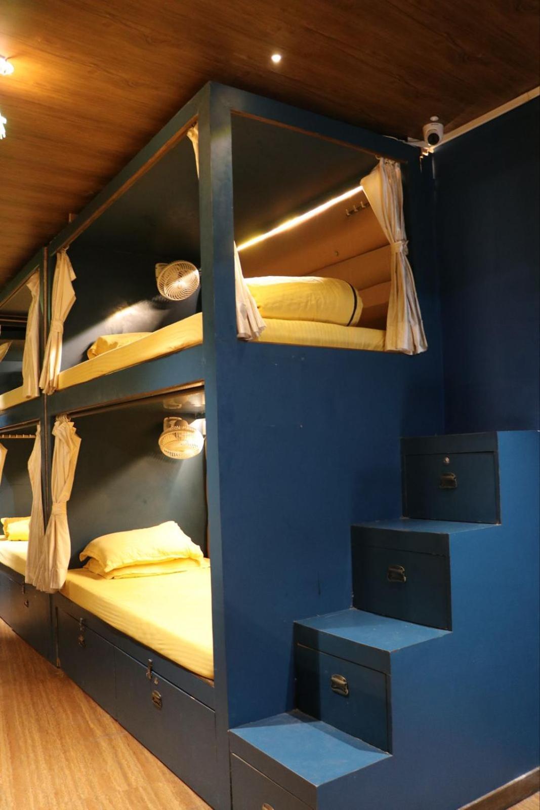 Sinhassan Dormitory Hostel Juhu Мумбаї Екстер'єр фото