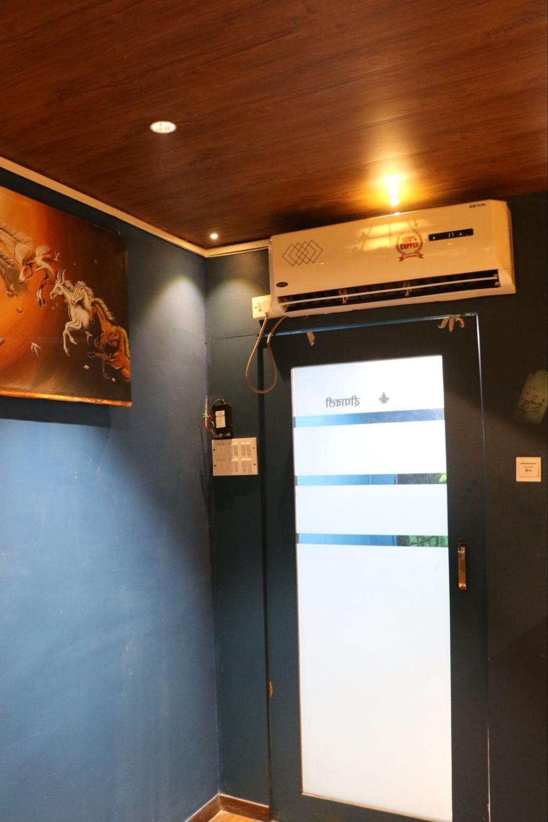 Sinhassan Dormitory Hostel Juhu Мумбаї Екстер'єр фото