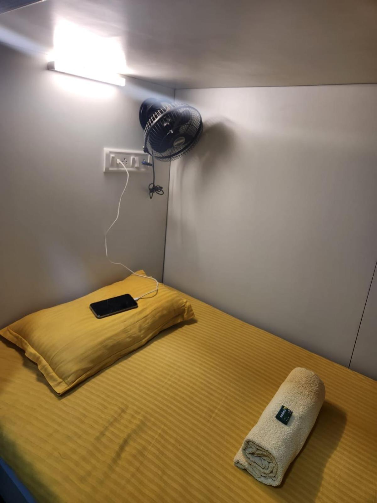 Sinhassan Dormitory Hostel Juhu Мумбаї Екстер'єр фото