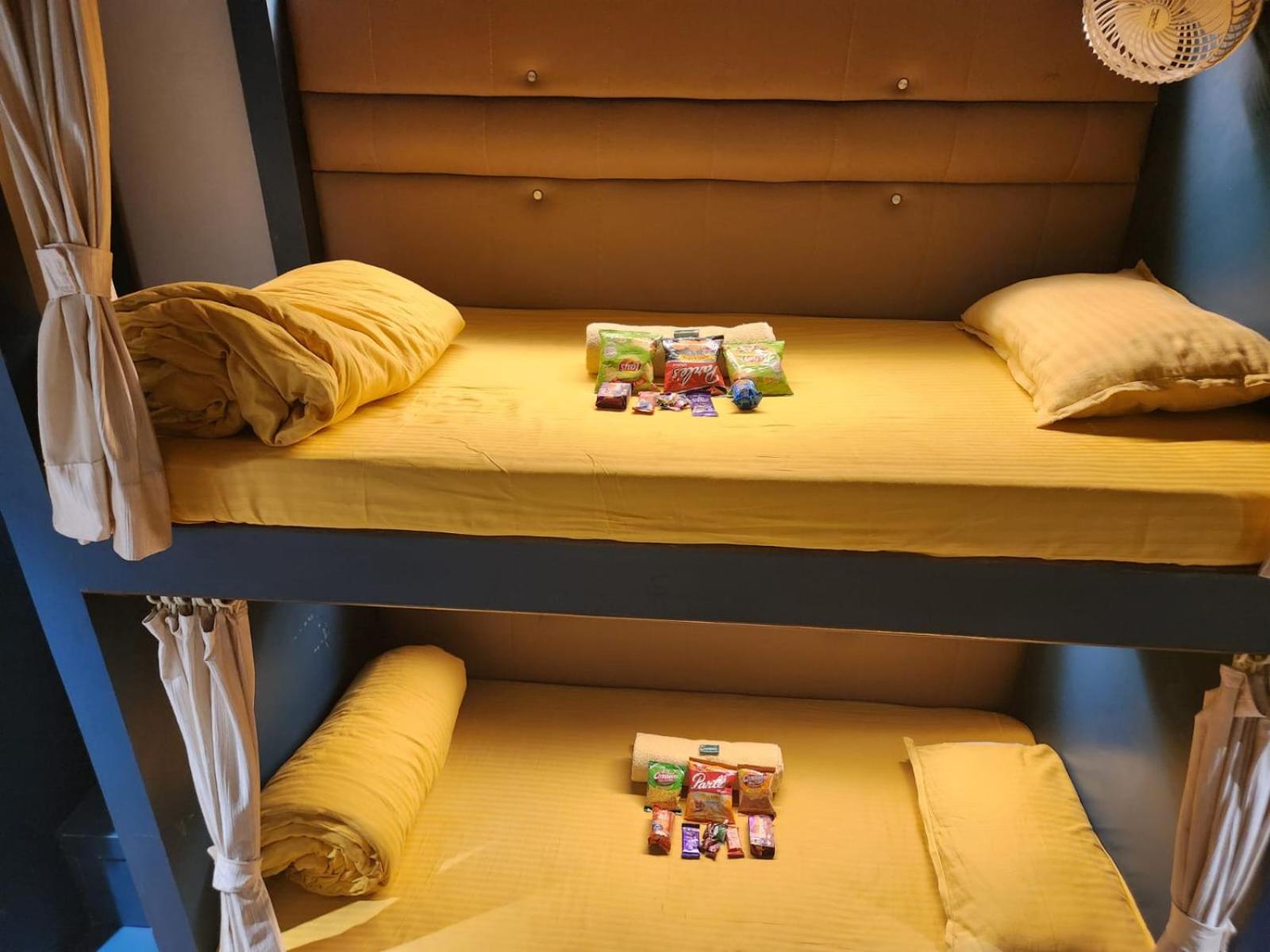 Sinhassan Dormitory Hostel Juhu Мумбаї Екстер'єр фото