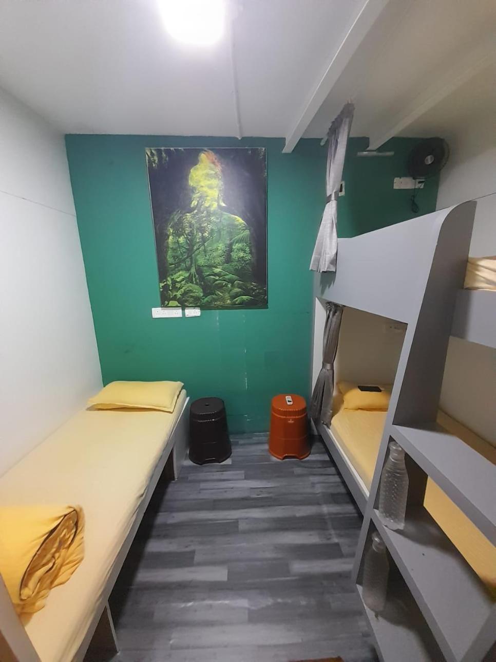Sinhassan Dormitory Hostel Juhu Мумбаї Екстер'єр фото