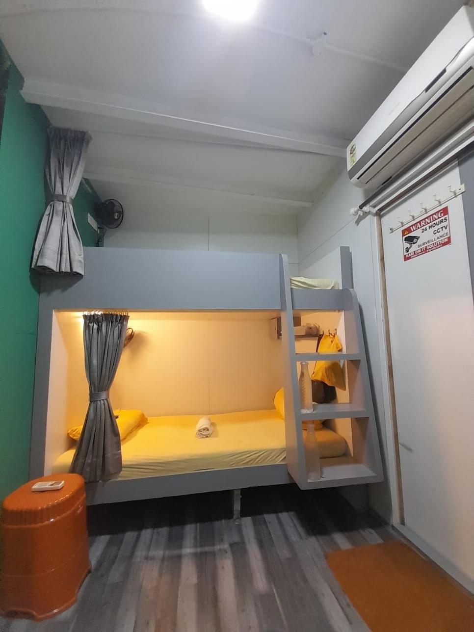 Sinhassan Dormitory Hostel Juhu Мумбаї Екстер'єр фото