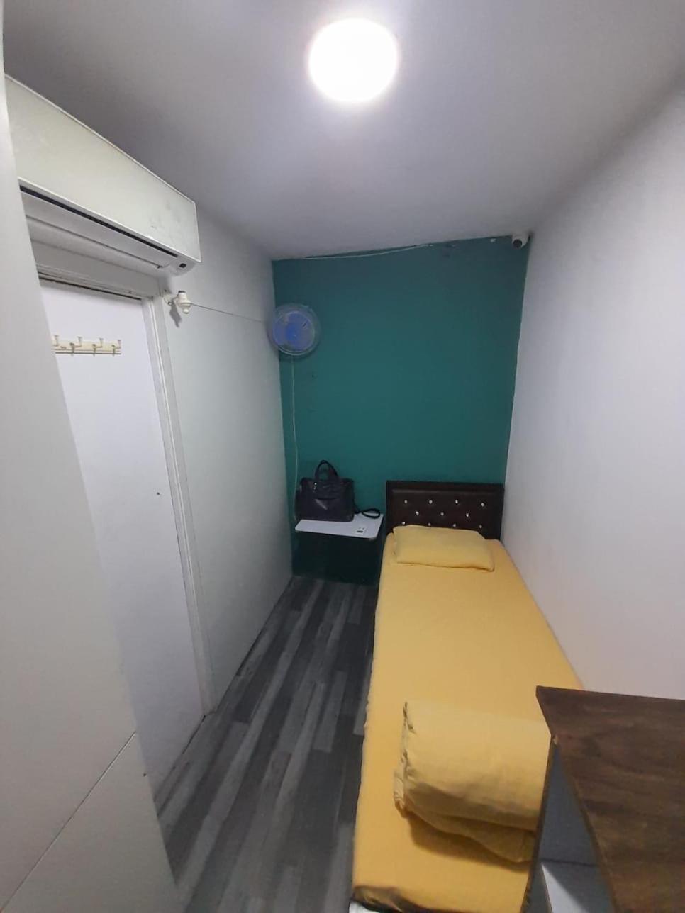 Sinhassan Dormitory Hostel Juhu Мумбаї Екстер'єр фото