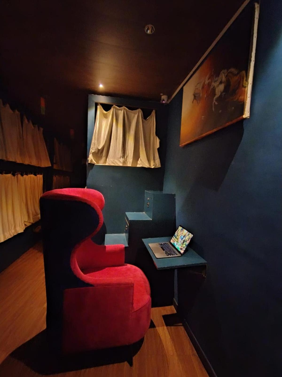 Sinhassan Dormitory Hostel Juhu Мумбаї Екстер'єр фото