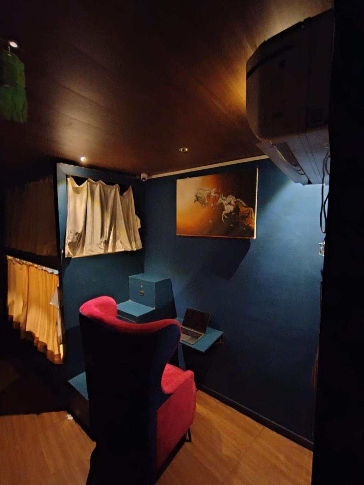 Sinhassan Dormitory Hostel Juhu Мумбаї Екстер'єр фото